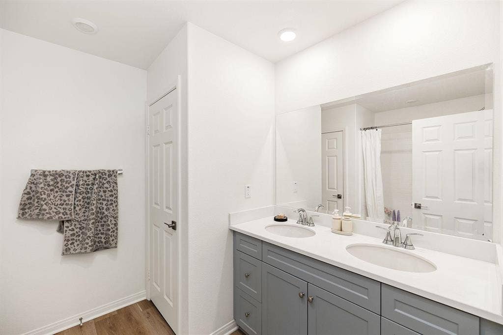1 BR in Ontario