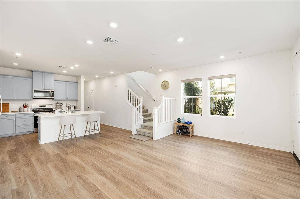 1 BR in Ontario