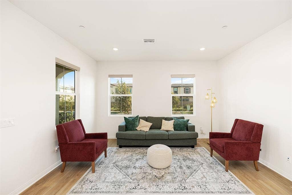 1 BR in Ontario