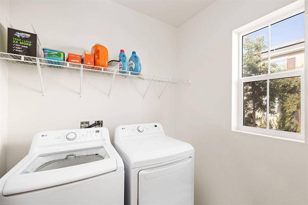 1 BR in Ontario