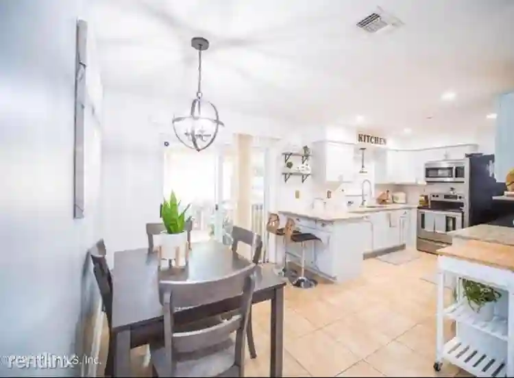 4 BR in Jacksonville