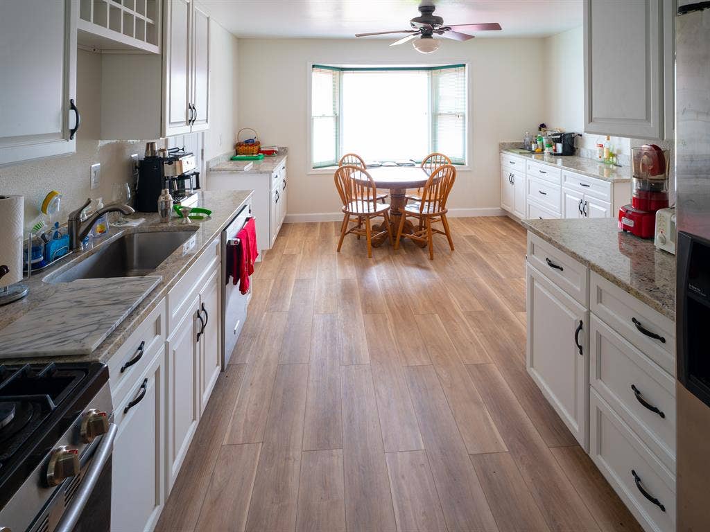 Available 4/1 Month to Month $1,000