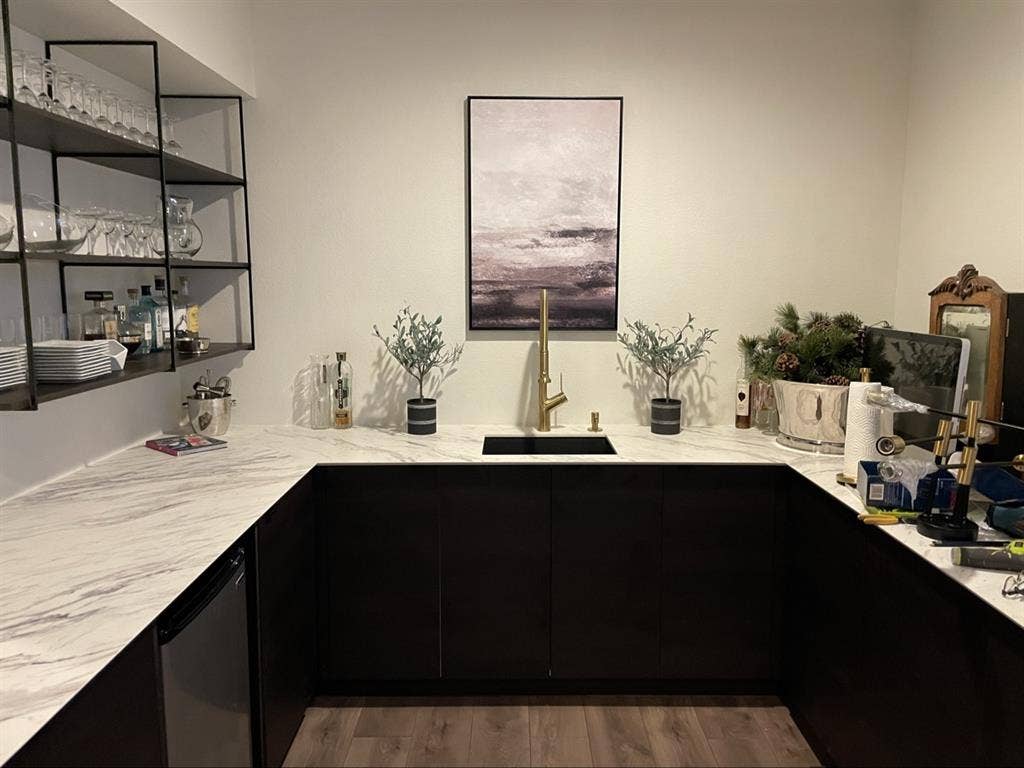 Central Park, Room w pvt bth