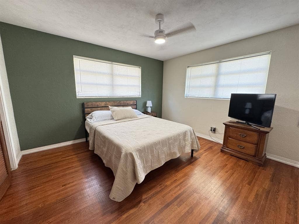 Spacious Room in South Daytona