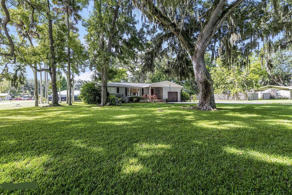 Spacious Room in South Daytona