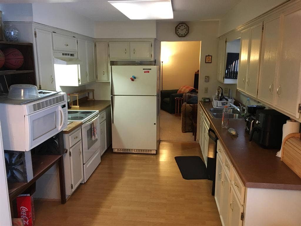 Private 10X11 Bedroom:INC Utilities