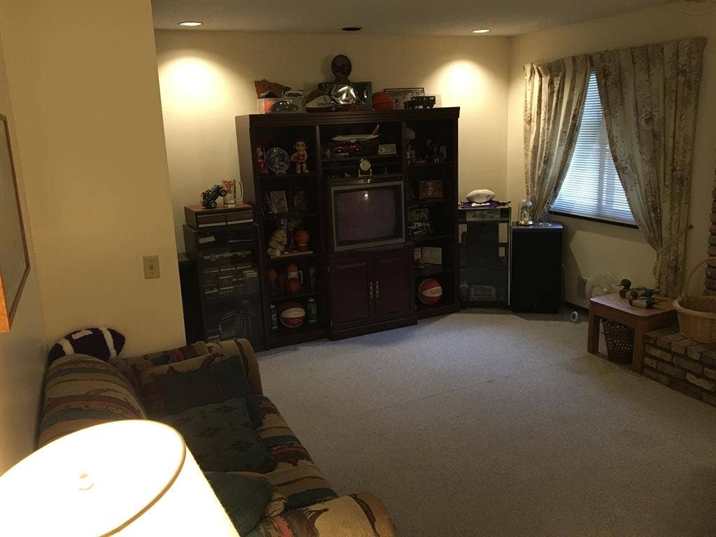 Private 10X11 Bedroom:INC Utilities