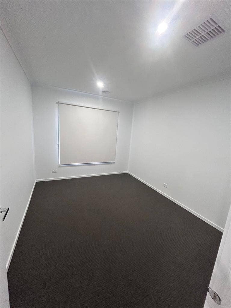 Room Available En-suite -$250