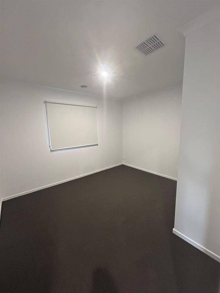 Room Available En-suite -$250