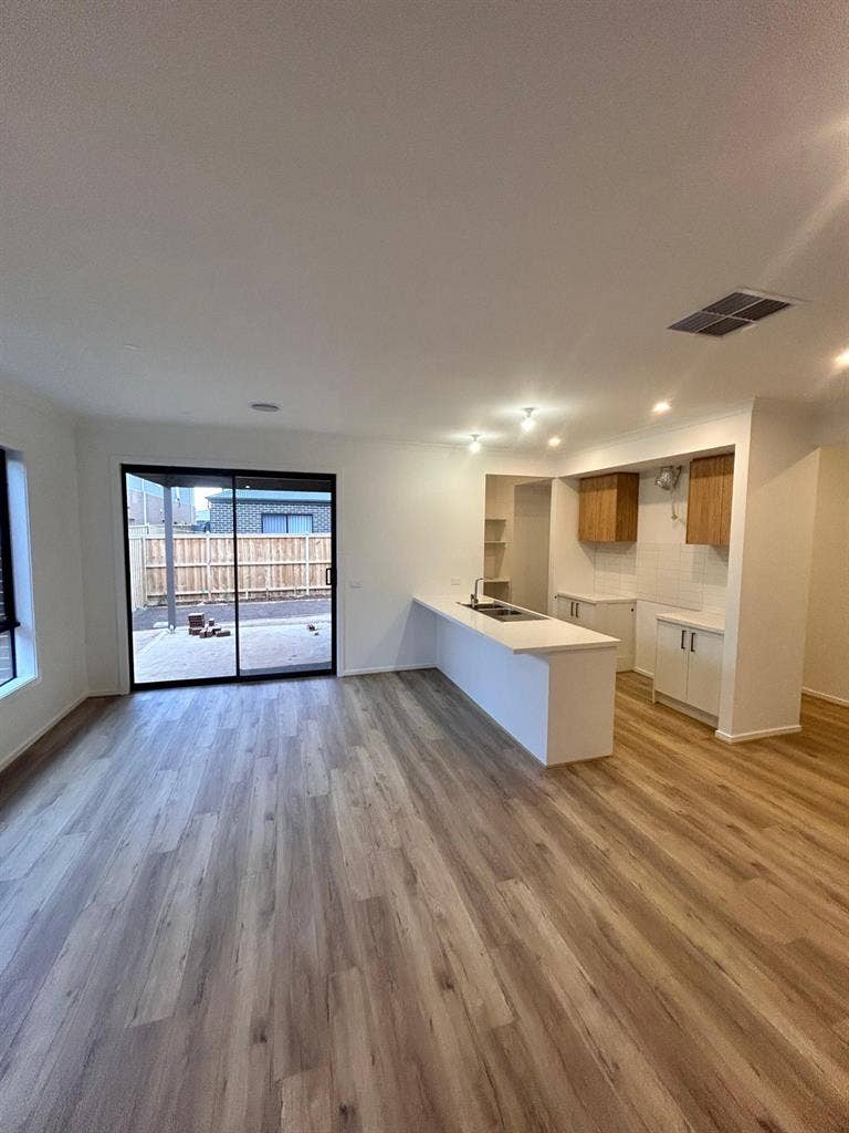 Room Available En-suite -$250