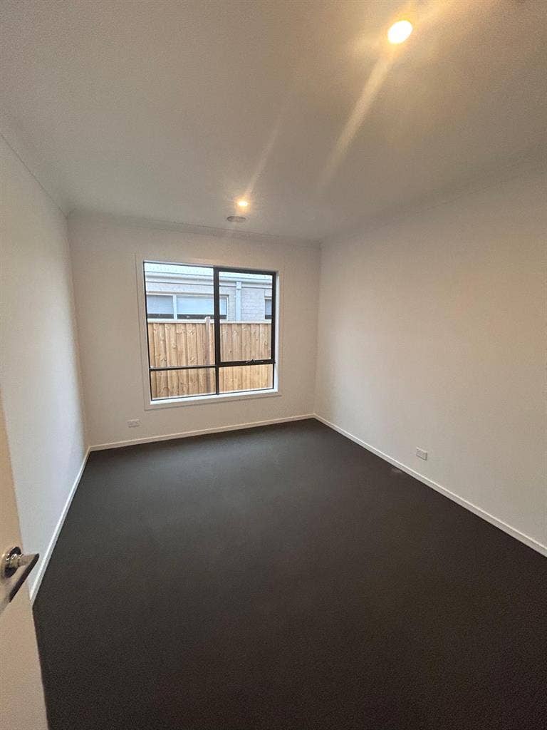 Room Available En-suite -$250