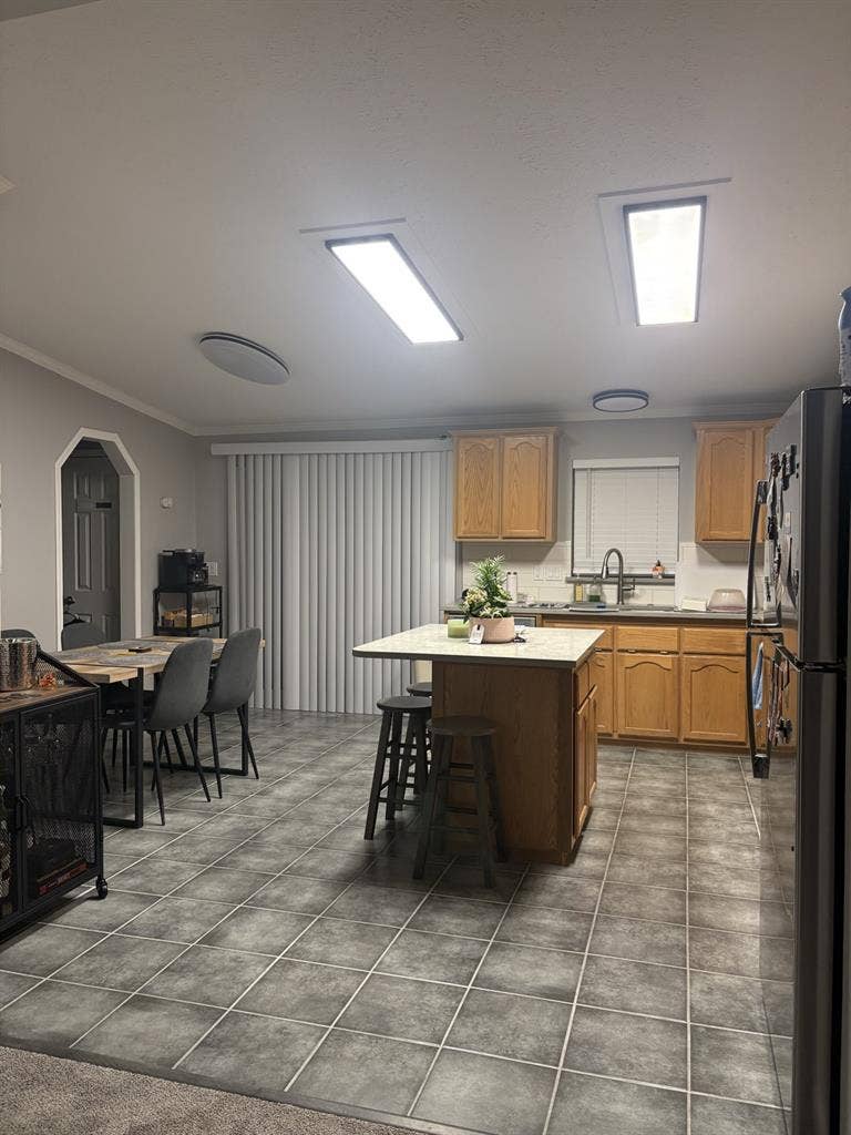 Looking for a new roommate