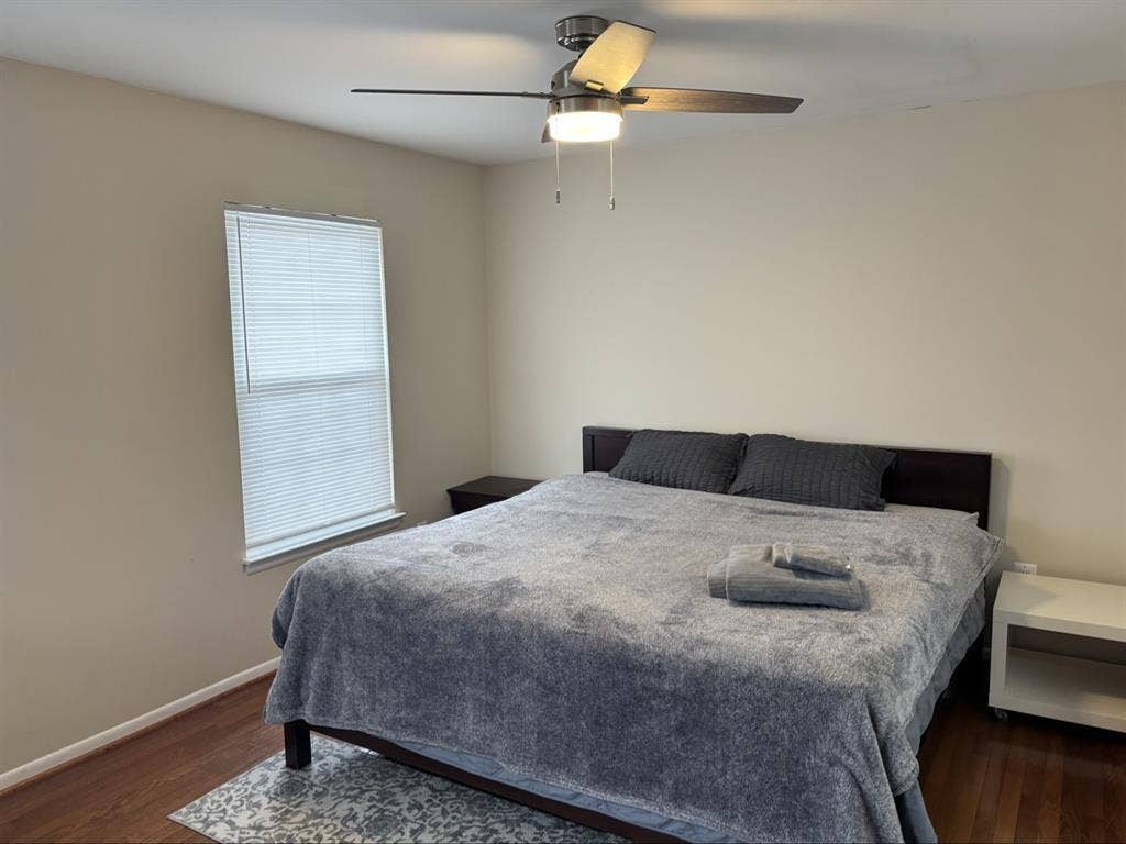 Master Room with Private Bathroomm