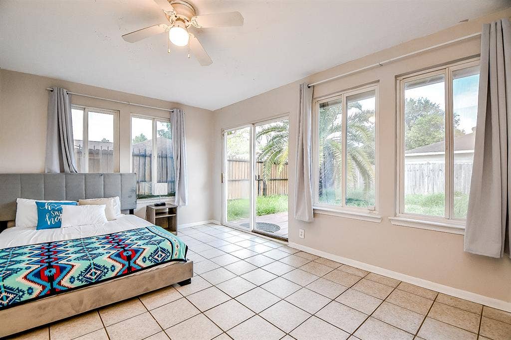7 BR in Houston