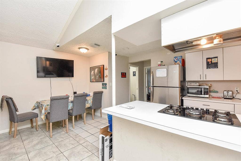 7 BR in Houston