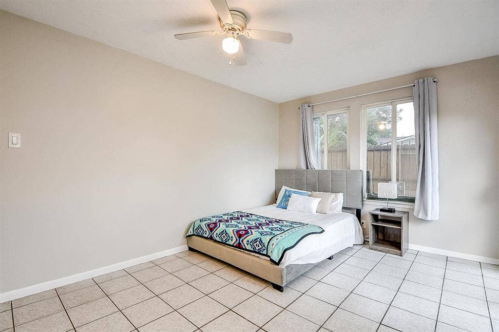 7 BR in Houston
