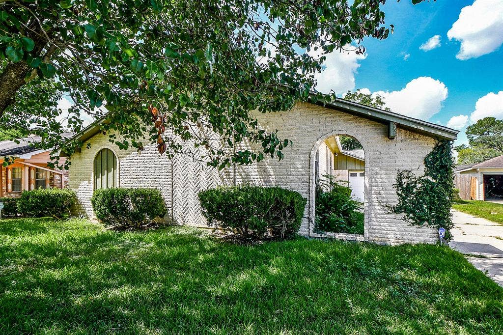 7 BR in Houston