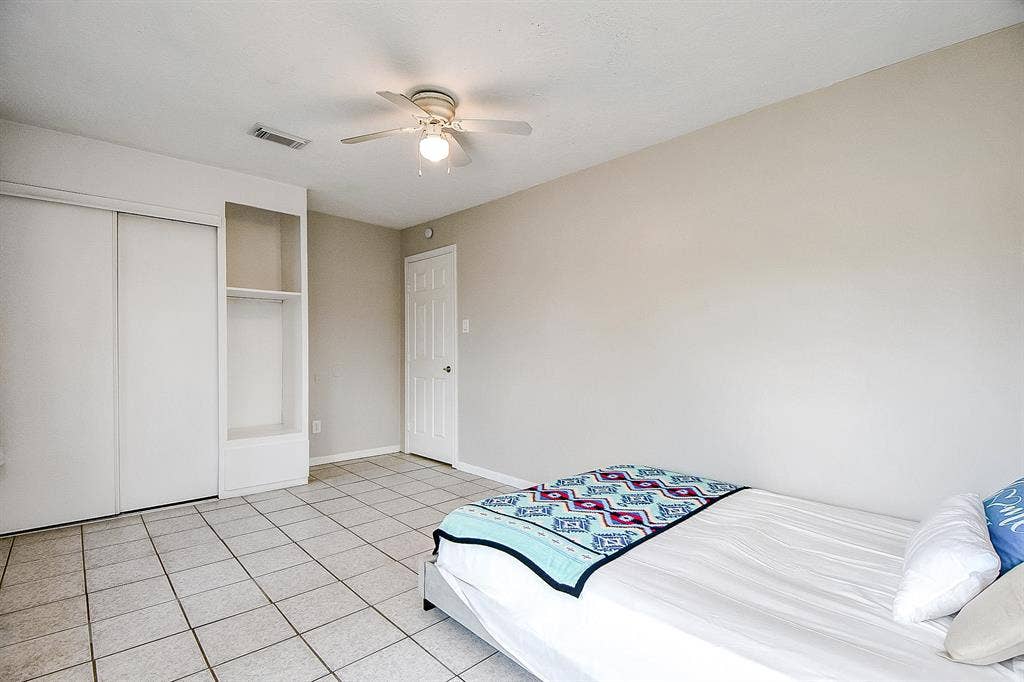 7 BR in Houston