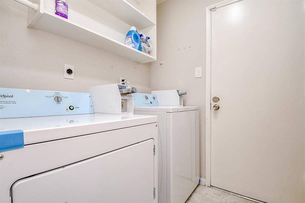 7 BR in Houston