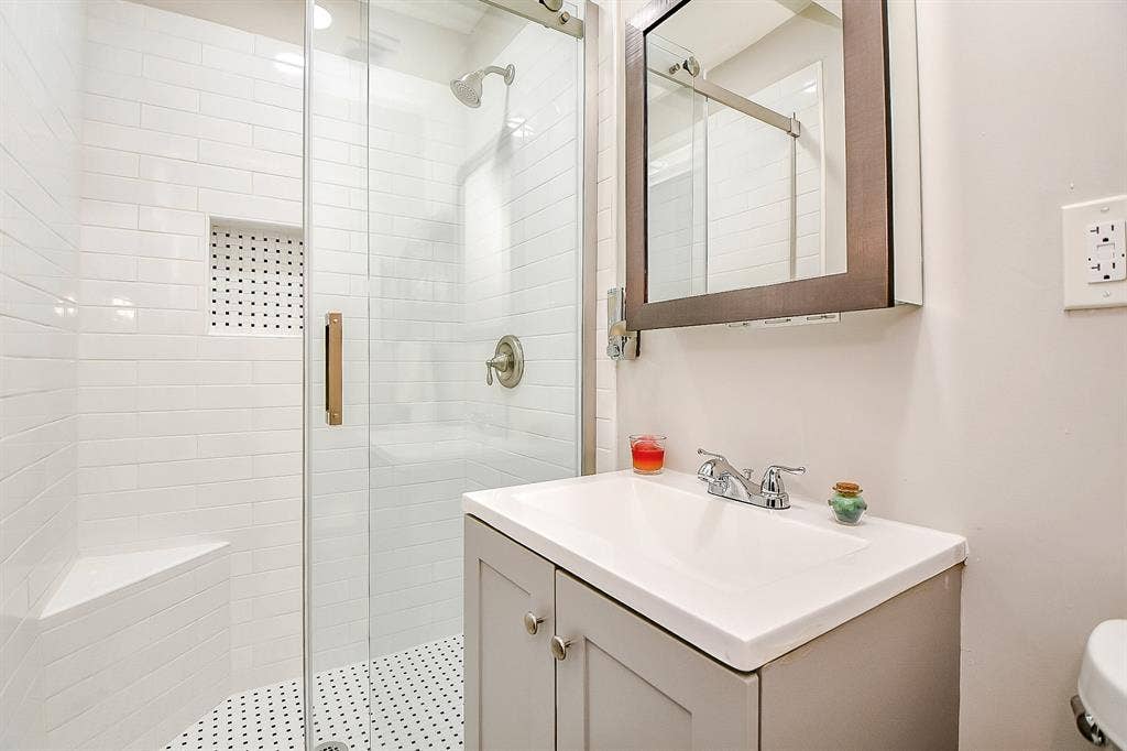 7 BR in Houston