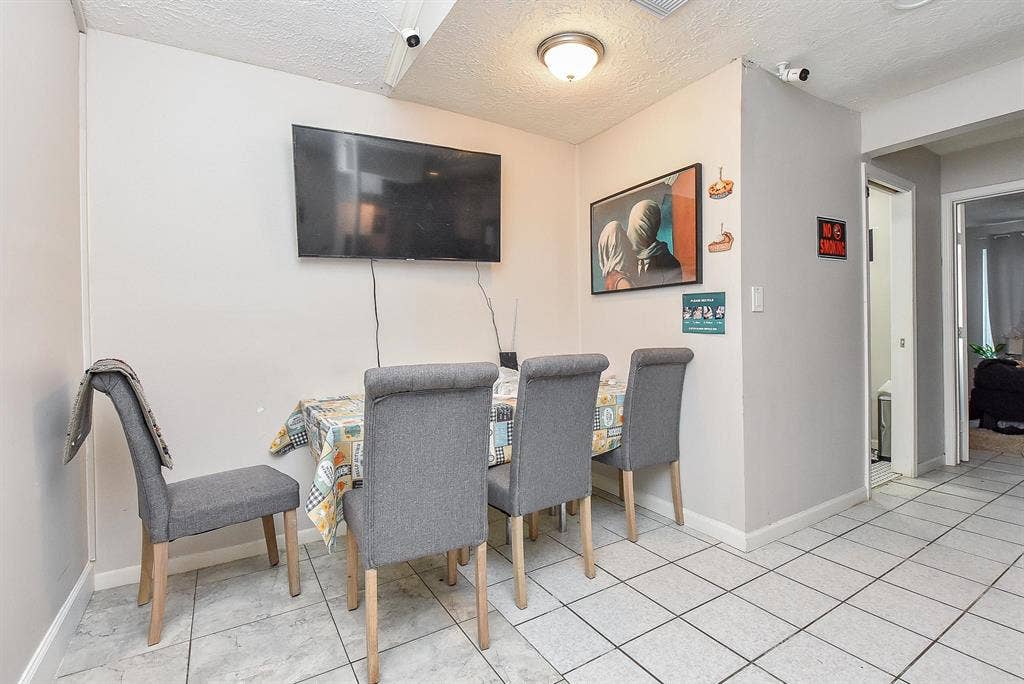 7 BR in Houston