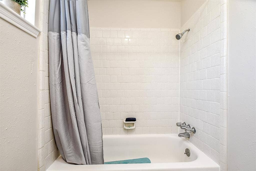 7 BR in Houston