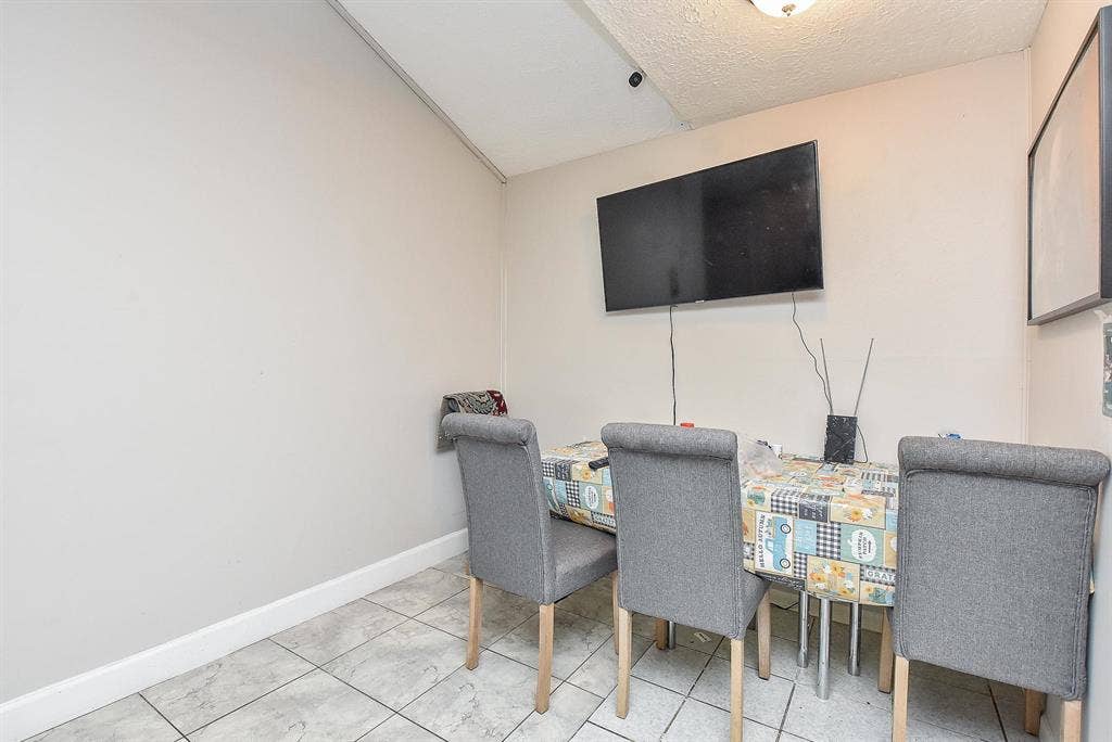 7 BR in Houston