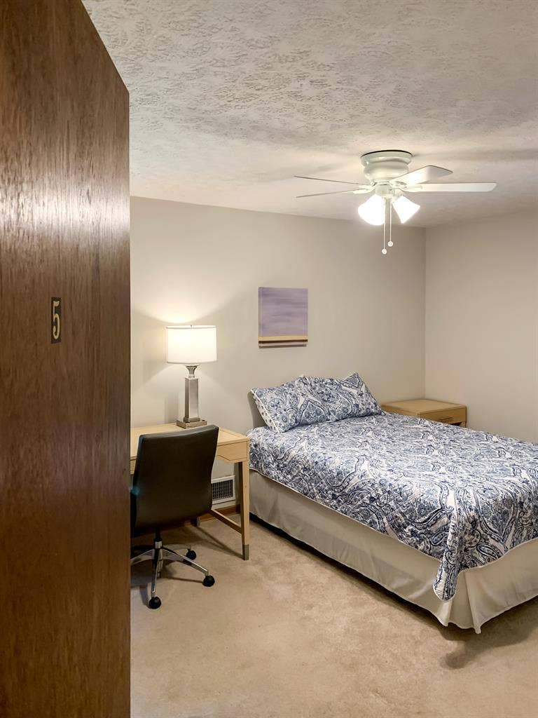 8 BR in Lithia Springs