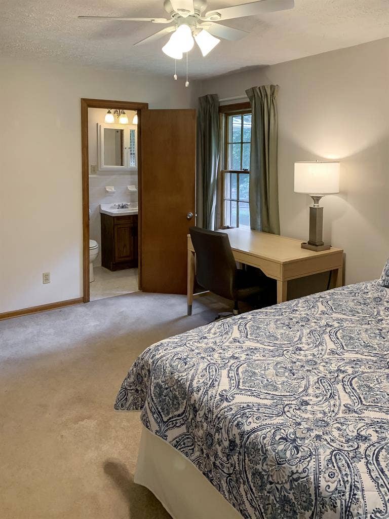 8 BR in Lithia Springs