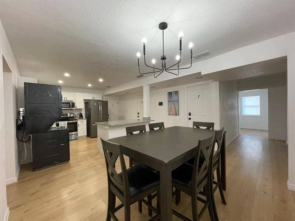6 BR in Lakeland