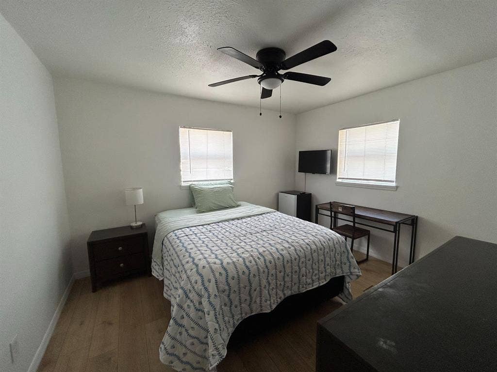 6 BR in Lakeland