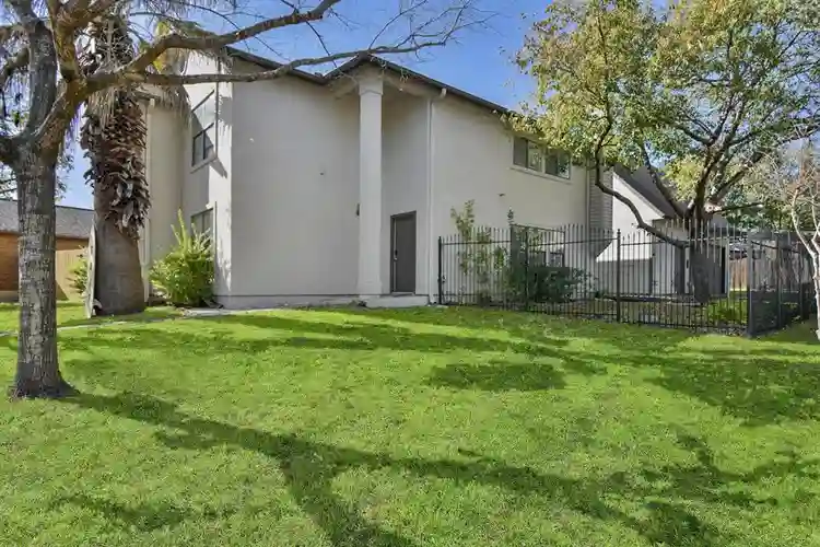 5 BR in Converse