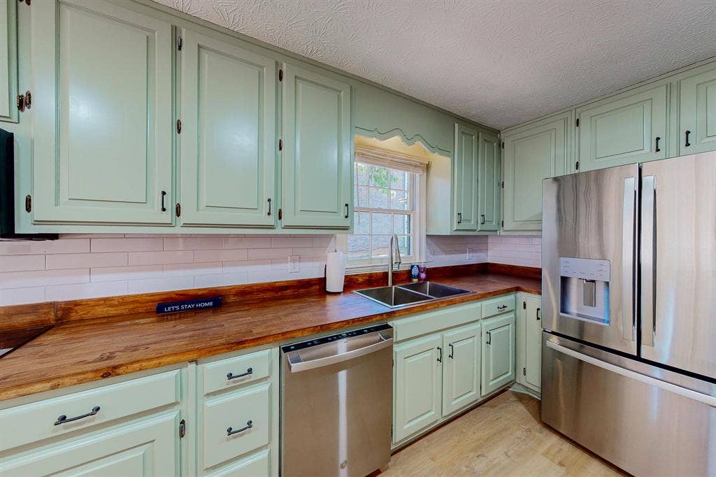 6 BR in Stone Mountain
