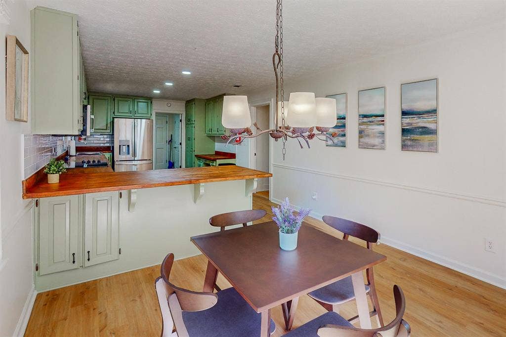 6 BR in Stone Mountain