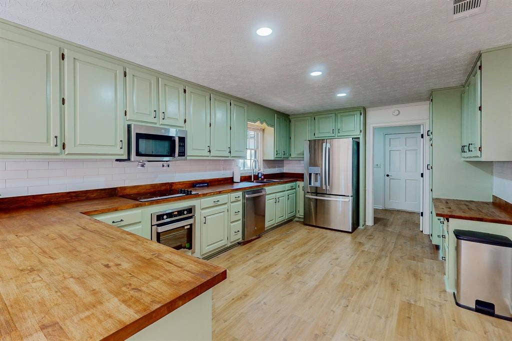 6 BR in Stone Mountain