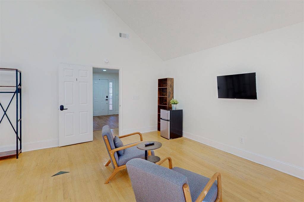 6 BR in Stone Mountain