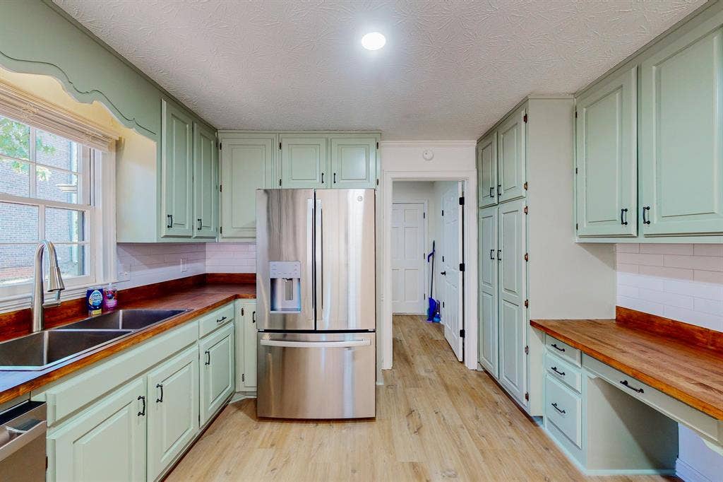 6 BR in Stone Mountain