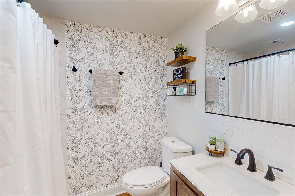 6 BR in Stone Mountain