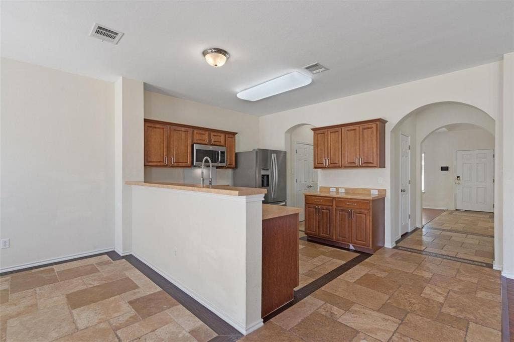 4 BR in Manor