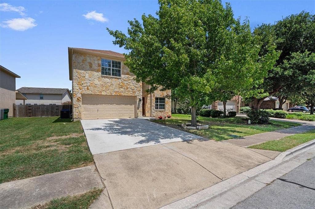 4 BR in Manor