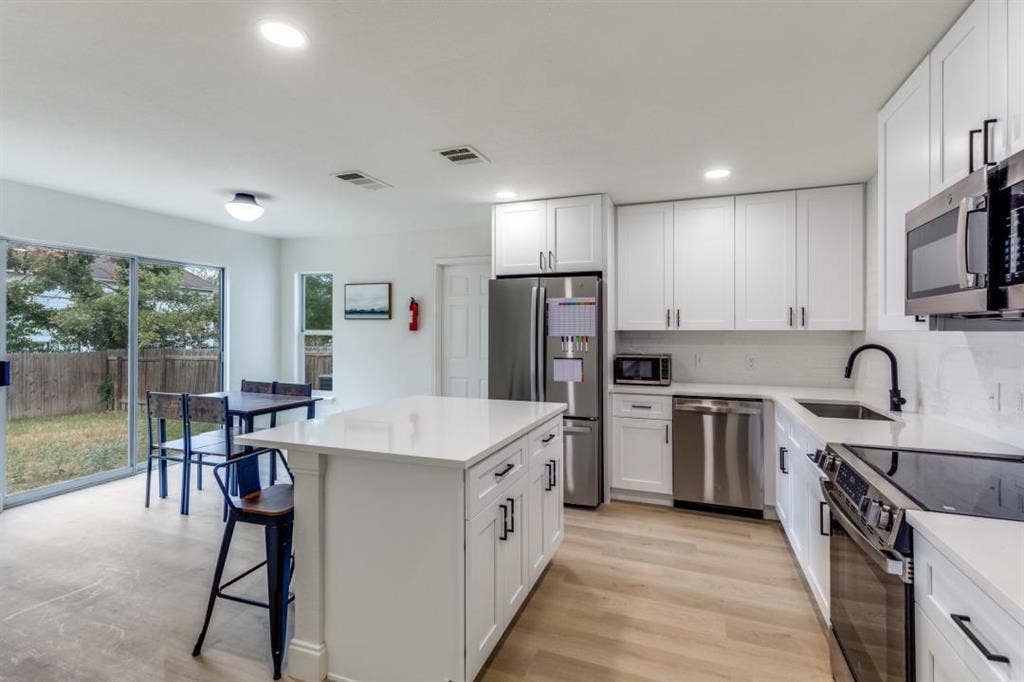 9 BR in Austin