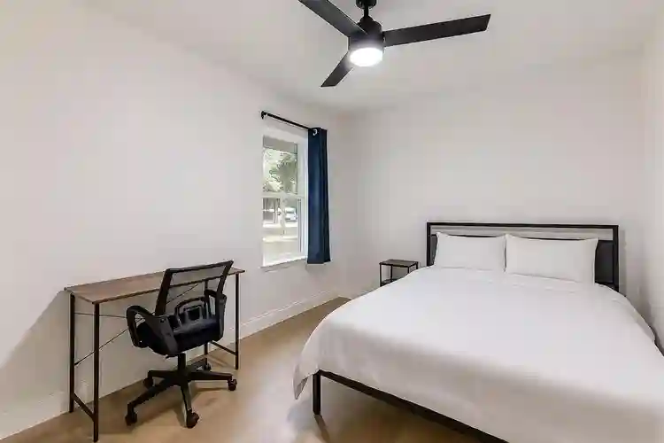 9 BR in Austin