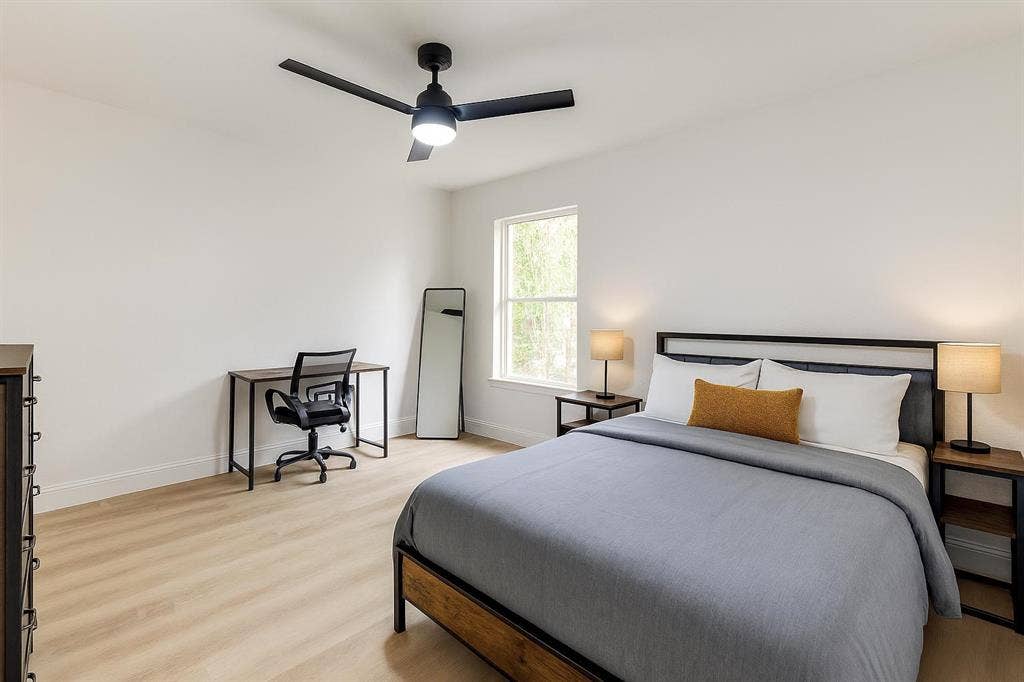 9 BR in Austin