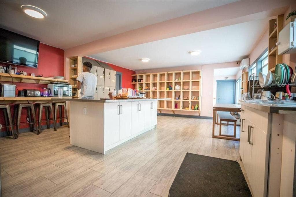 3 BR in Los Angeles