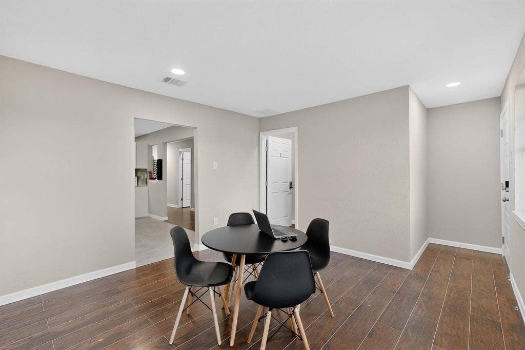 8 BR in Garland