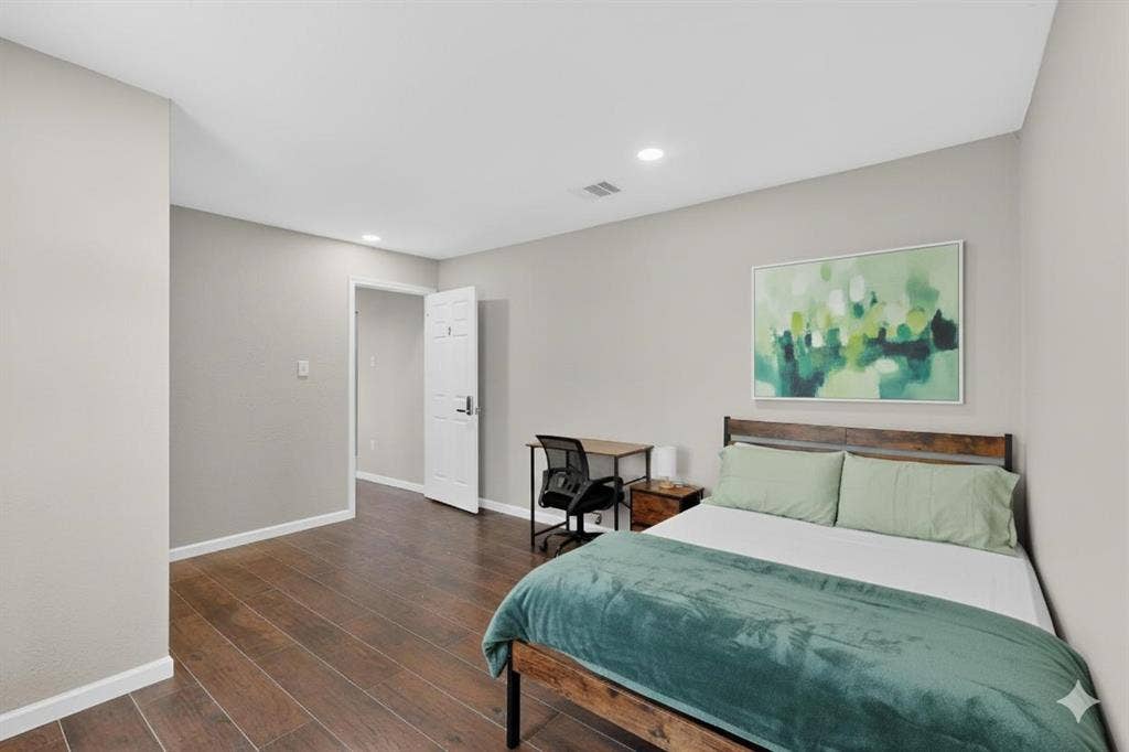 8 BR in Garland