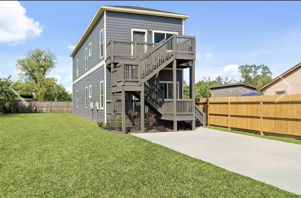 4 BR in Houston