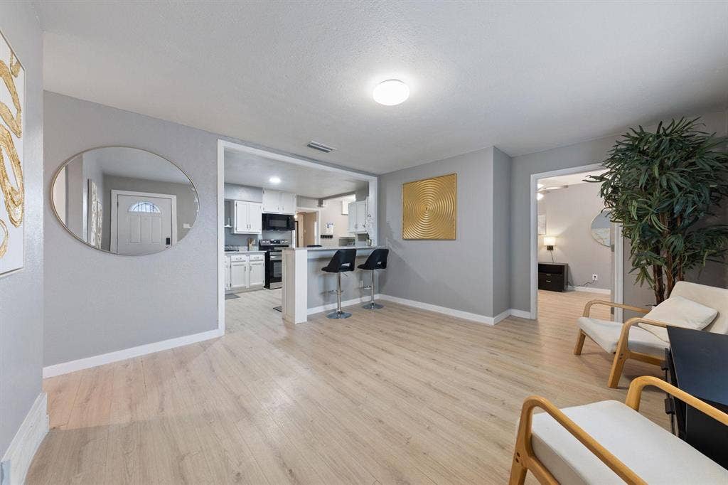 6 BR in Dallas