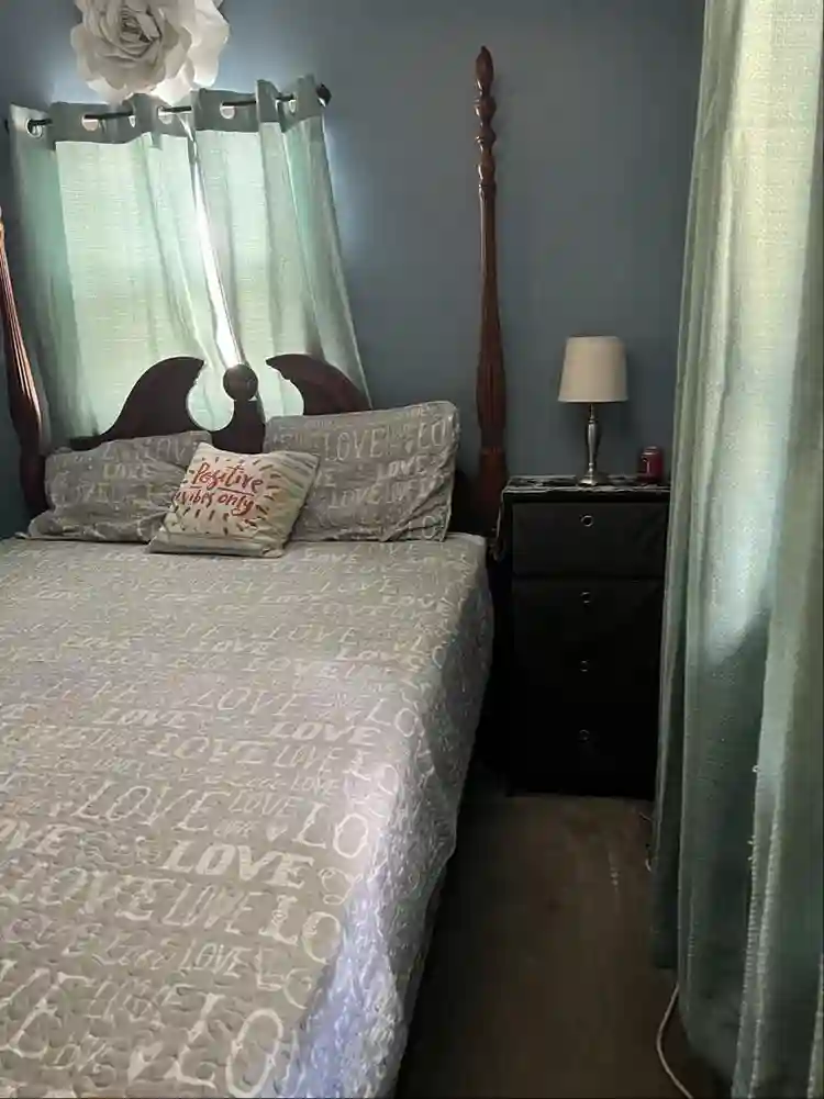 Furnished Room (Month to Month)