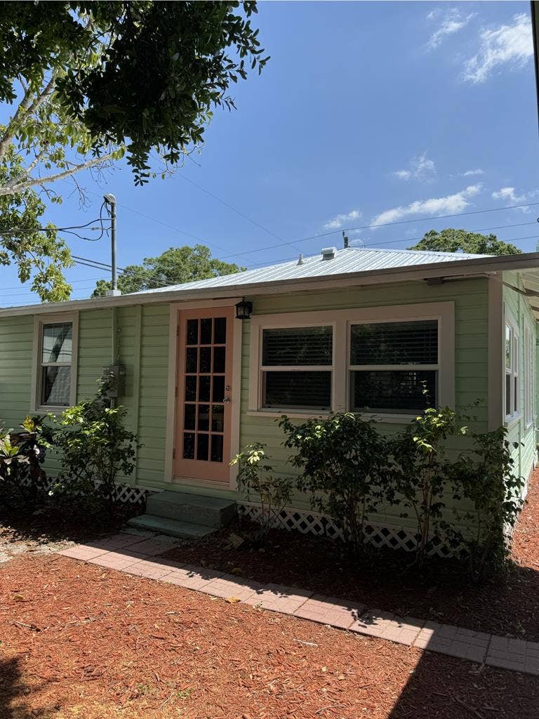 Charming Cottage Room Rental